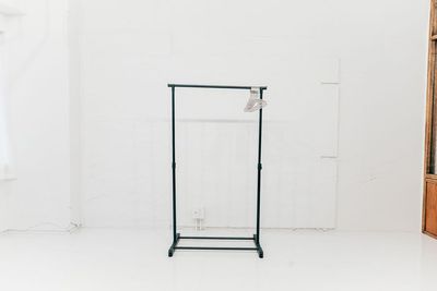 ハンガーラックもあります。 - ピクテスタジオ（PICTE STUDIO）浅草橋店 【浅草橋駅から徒歩１分】自然光と植物が映えるレンタル撮影スタジオの設備の写真