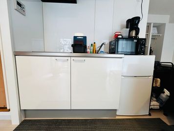 冷蔵庫1台 - ASOBIBA南森町 パーティスペースASOBIBA南森町Ⅱの設備の写真