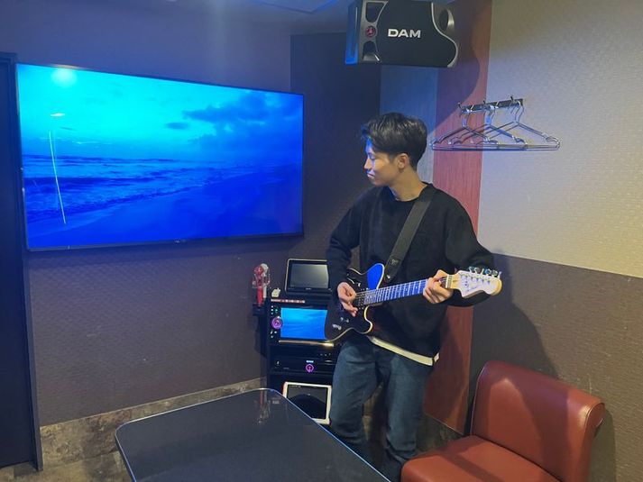 《1～4名用》カラオケルーム【サイズS】 - カラオケＣＬＵＢ ＤＡＭ三宮北野坂店