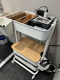 備品用ワゴン・無料でご使用いただけます - 赤坂・溜池山王の貸スペース リニューアルオープンセール★溜池山王駅徒歩3分Room3セミナーの設備の写真
