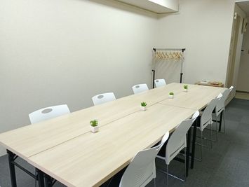 全体図（ゆったりと座れます） - 貸し会議室ぷろぐれす 貸し会議室ぷろぐれす　浜松町/大門の室内の写真