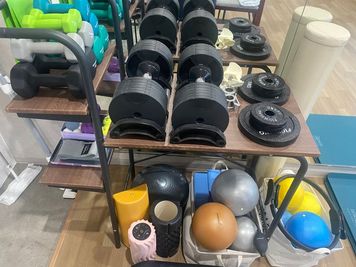 その他、ダンベルも完備。 - トレーニングスタジオクラウン レンタルスタジオ・ジムの設備の写真