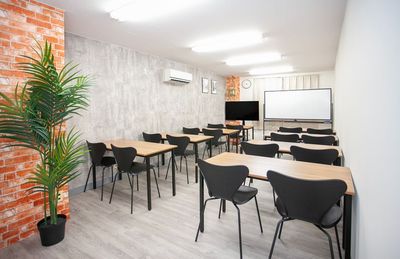 八丁堀駅2分！20名利用可！直前予約15%オフ！綺麗な室内！高速WiFi・プロジェクター等が無料！会議、撮影、懇親会で使用可 - フレンドリー貸し会議室 八丁堀