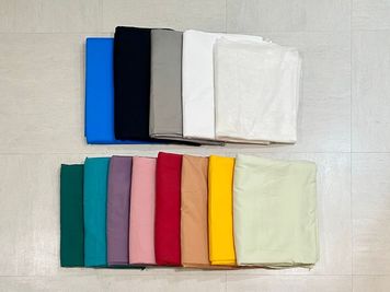 好きな背景カラーを選んで壁に飾れます！
組み合わせるのも楽しい！！ - CasaBlan百人町studio レンタルスペースの設備の写真