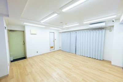 スタジオ内別確度。 - レンタルスタジオ Mirror Box 黄金町の室内の写真
