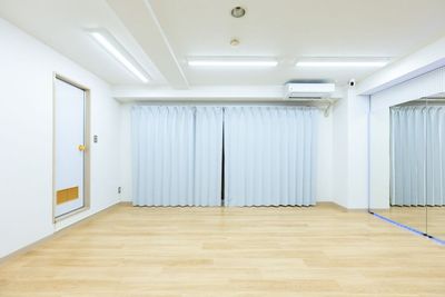 スタジオ内別確度。 - レンタルスタジオ Mirror Box 黄金町の室内の写真