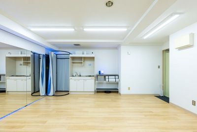 スタジオ内別確度。 - レンタルスタジオ Mirror Box 黄金町の室内の写真