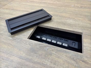 テーブルに電源タップ６個口ｘ２あり - ライフステージ六甲道 ライオンズ六甲道の室内の写真