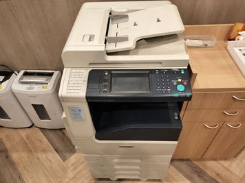 プリンターあり（１０枚まで無料）
コピー、ＦＡＸ送信（1セット10枚220円、白黒、カラー、A4、A3対応可） - ライフステージ六甲道 ライオンズ六甲道の設備の写真