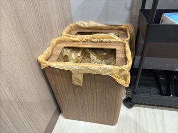 施設内で飲食された物に限り無料で処分可能
※ゴミの持参、飲食された物と無関係の物は処分出来ません※ - ライフステージ六甲道 ライオンズ六甲道の設備の写真