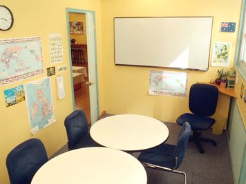 英会話学校ザ・ニュービレッジ Room 2の室内の写真