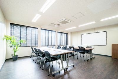配置例（グループ） - NEKTON OFUNA 会議室（P3）※2Fの室内の写真