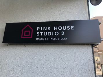 PinkHouseStudio2 ピンクハウススタジオの入口の写真