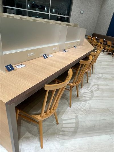 オープン席３ - MIRAIYA Bookmark Lounge 津田沼店