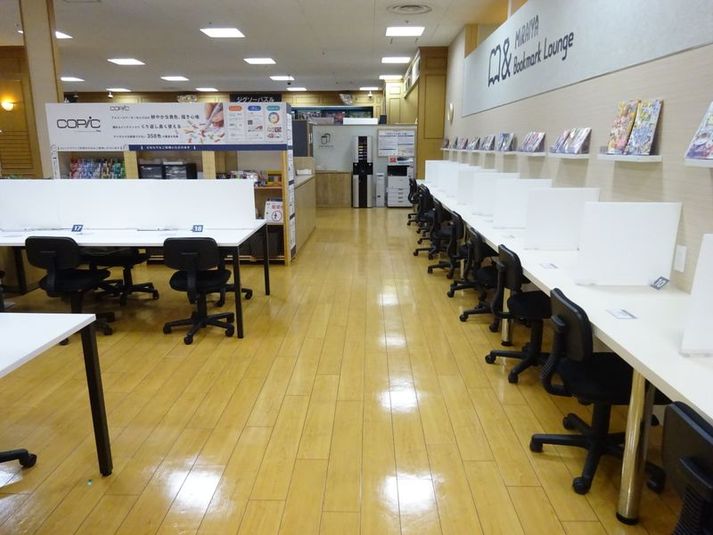 テーブル席２３ - MIRAIYA Bookmark Lounge 南砂店