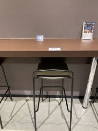 MIRAIYA Bookmark Lounge 　旭川駅前店 カウンター席４の室内の写真