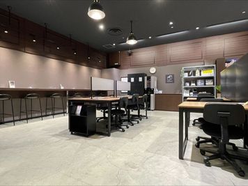 MIRAIYA Bookmark Lounge 　旭川駅前店 テーブル席１２の室内の写真