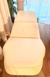 【エステ用ベット】
フェイシャル/アロマ用 - アップルマインド レンタルサロン(フェイシャル/ネイル/まつ毛/アロマに最適)の室内の写真