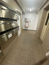 【ポスト】店舗のエントランスを入ったところ - アップルマインド レンタルサロン(フェイシャル/ネイル/まつ毛/アロマに最適)の入口の写真