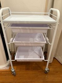 【ワゴン】 - アップルマインド レンタルサロン(フェイシャル/ネイル/まつ毛/アロマに最適)の設備の写真