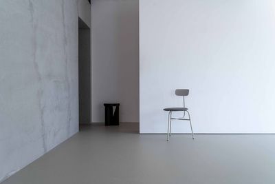 可動壁（白色） - Blend Living 【Blend Living】シンプルなデザインの自然光スタジオの室内の写真