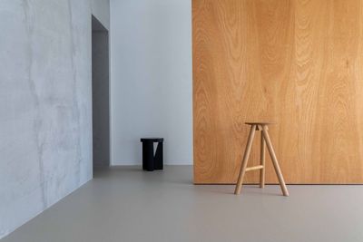 可動壁（木目） - Blend Living 【Blend Living】シンプルなデザインの自然光スタジオの室内の写真