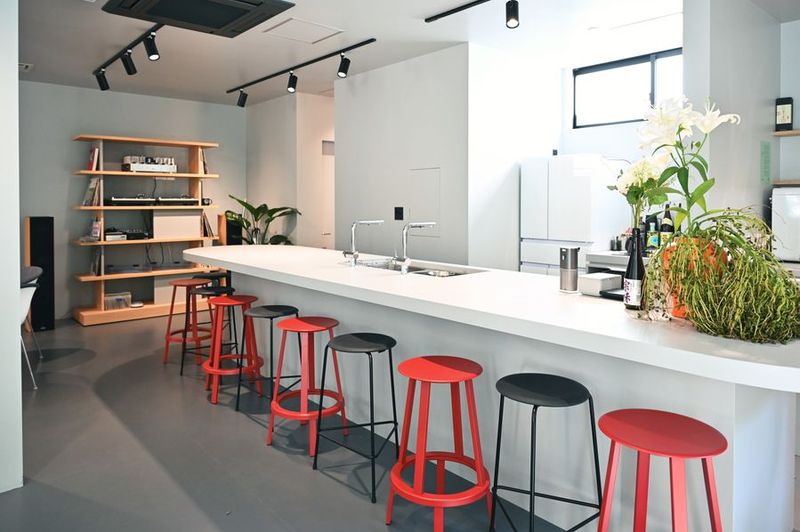 こだわりインテリアとバーカウンターを備えたイベントスペース - MIDORI.so AOYAMA