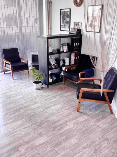 半個室、アイラッシュ・ヘッドスパ等の施術スペース - CLARUS Hair&Beauty