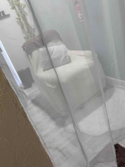 半個室、アイラッシュ・ヘッドスパ等の施術スペース - CLARUS Hair&Beauty