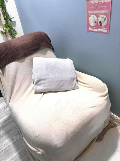 半個室、アイラッシュ・ヘッドスパ等の施術スペース - CLARUS Hair&Beauty