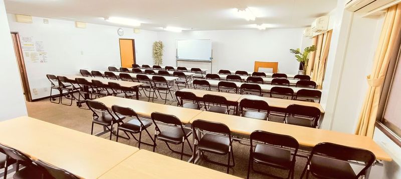 【最大55名(54席＋演台)70㎡】55人貸会議室3階308号室 - 淀屋橋セミナーセンター