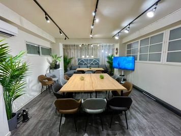 会議スタイル② - Meetig Space LUX秋葉原 New！秋葉原3分♪アルコール飲食OKの懇親会もできる会議室♪の室内の写真