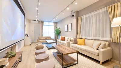 明るい落ち着いた雰囲気な「おうち空間」です。 - MySpace梅田 〈MySpace梅田〉の室内の写真