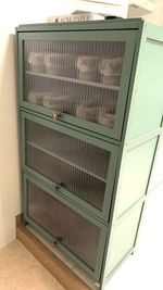 玄関に設置しているレトロ感漂う靴箱も可愛い！ - レンタルサロンRainbow 赤羽店（Large） salonの室内の写真