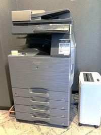 用紙サイズ：A3、A4
印刷方法：原本のコピー、USBデータの印刷

モノクロ1枚　10円
カラー1枚　　30円
両面印刷　　   上記価格×2 - VORT SPACE(ボルトスペース)大宮　貸会議室 No.204オンライン会議室(定員1名)の設備の写真