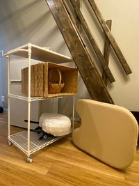 大森レンタルサロンsakura　胸当て・キャスター付きワゴン・かご大４つ 小１つ・施術ベッド用ヘッドレスト - 大森レンタルサロンsakura 【レンタルサロン】エステサロンなどをやりたい方の設備の写真