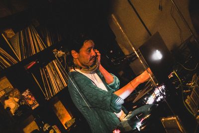 都内のクラブレベルの高音質スピーカーと最新のDJブースを完備！
スマホから音楽をかけることも可能です！ - DJs Musicbar ChronoFake DJブース付き　イベントスペースの室内の写真
