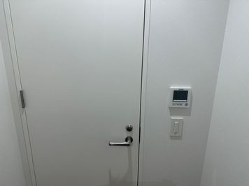 エアコン完備 - DESIGNITE R.F.YAMAKAWA パーソナルルームCの入口の写真