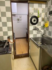 １階のキッチン内、食器完備、ガス５台 - リボン　イグレシア（マエストロ) レンタルスペース,子供、ママ会、家族会、ダンス発表会等にのその他の写真