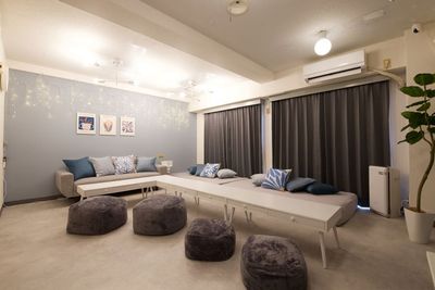 SP523 SHARESPE SP523 シェアスぺlounge新宿の室内の写真