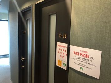 神戸駅前コワーキングスペース Suki_ma（スキマ） 【R-14】 １名_女性でも安心の鍵付き完全個室_神戸駅前スキマの室内の写真