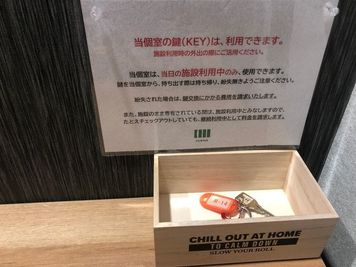 鍵付きです。 - 神戸駅前コワーキングスペース Suki_ma（スキマ） 【R-14】 １名_女性でも安心の鍵付き完全個室_神戸駅前スキマの設備の写真