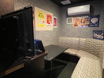 ジャンカラお初天神店 カラオケルーム（多目的レンタルスペース）3の室内の写真