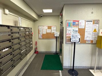 エントランス突き当たりの右手エレベーターより、7階にお上がりください。 - プランツ プランツ飯田橋 グリーンとアロマに囲まれたボタニカル風リラックスシネマスペースの入口の写真