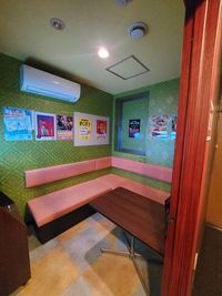 ジャンカラ阪急東中通店 カラオケルーム（多目的レンタルスペース）3の室内の写真