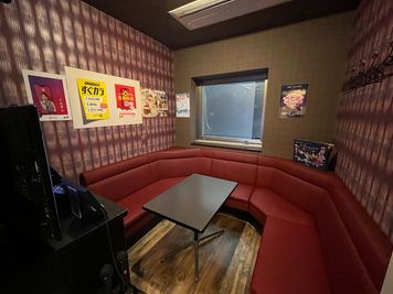 ジャンカラ明石駅前店 カラオケルーム（多目的レンタルスペース）2の室内の写真
