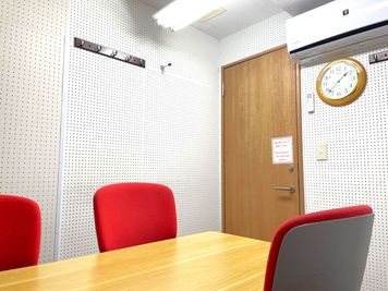 Eルーム写真② - HALレンタルスペース 【Eルーム】wifi無料 面談、教室の室内の写真