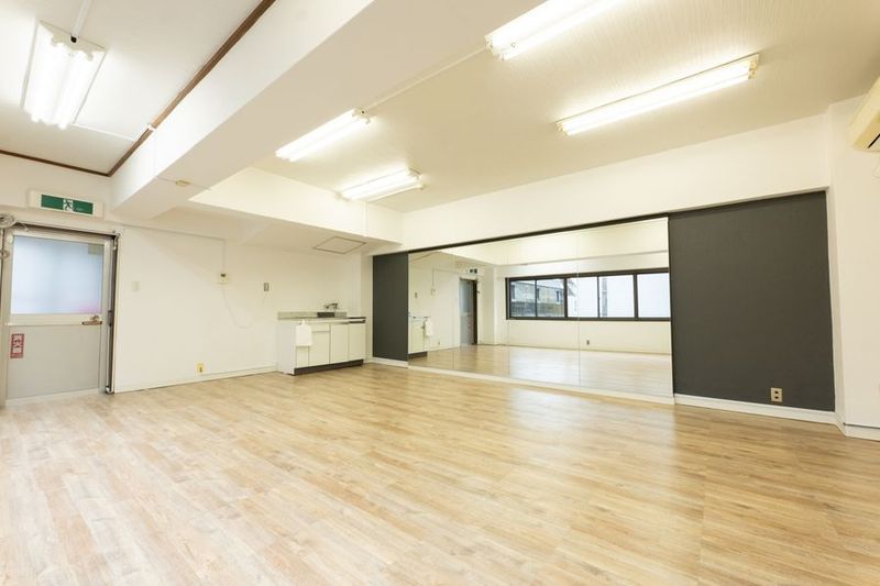 新橋駅近くに清潔で設備充実なレンタルスタジオがオープン！ - レンタルスタジオAivic新橋の室内の写真