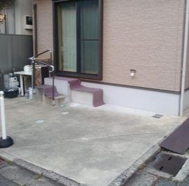 入口よこに駐輪場もございます！
バイクOKです。
 - ゆらぎスペース二条　中島オフィス2F  レンタルサロン　ゆらぎすぺーす二条の外観の写真