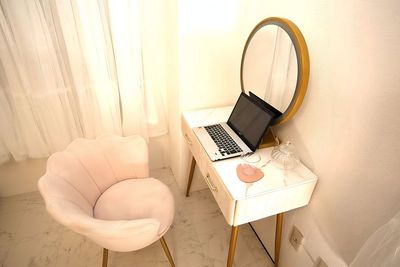 落ち着いたお部屋でお仕事も進みます！（奥のお部屋） - レンタルサロンRainbow 赤羽店（Large） businessの室内の写真